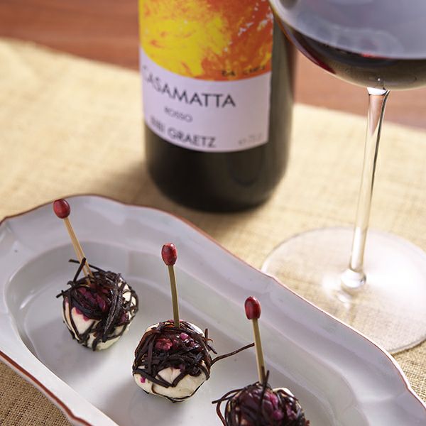 だし家飲みに細切り昆布としば漬けのクリームチーズボールを巻き玉子にのせて