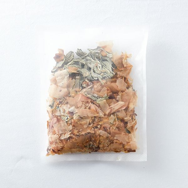 昆布と削り節がワンパックになっています