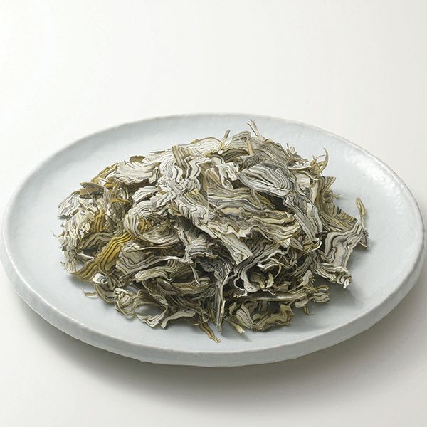 神宗独自の加工技術で、1～2分お湯にくぐらせるだけで昆布だしがひけます