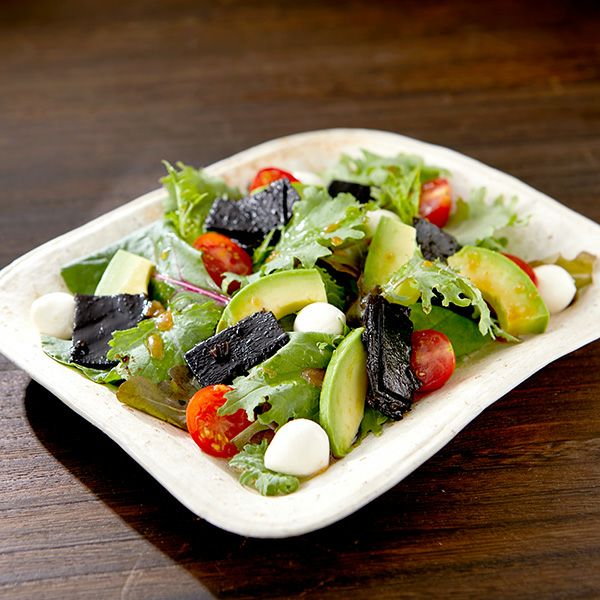 モッツアレラチーズとアボカドのサラダと相性抜群です