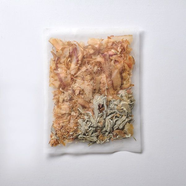 昆布と削り節がワンパックになっています