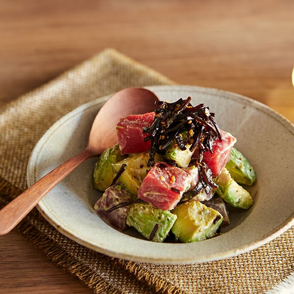 マグロとアボカドの和え物に